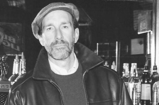 allen_at_bar_001.jpg